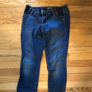 Gap size 4/27 inset panel maternity jean